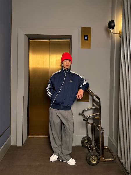 Hongyu - Casual Blue Jacket Look