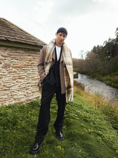 Christopher - Beige Coat Winter Layering Look