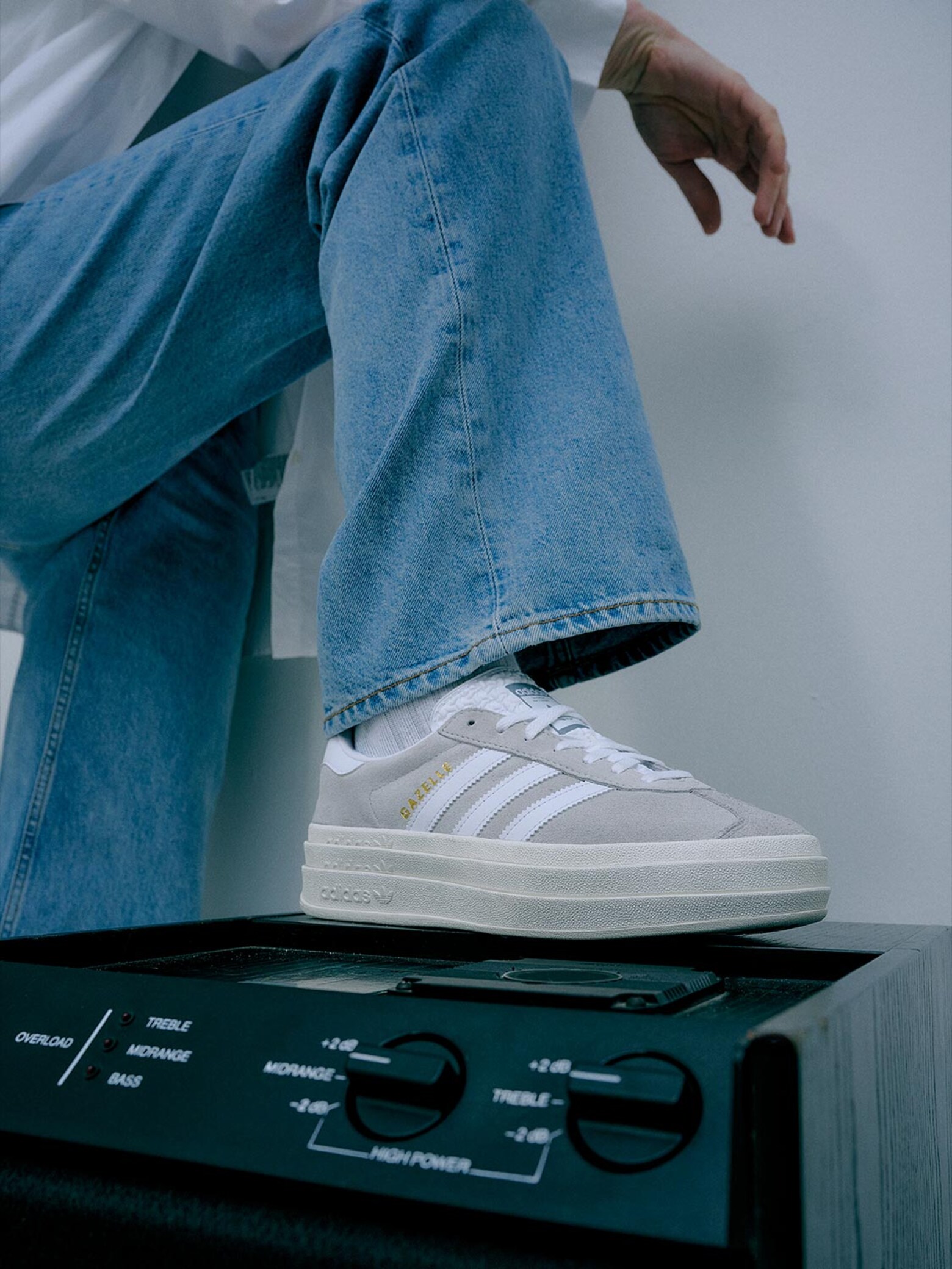 Our wardrobe icons Sneakers on stride