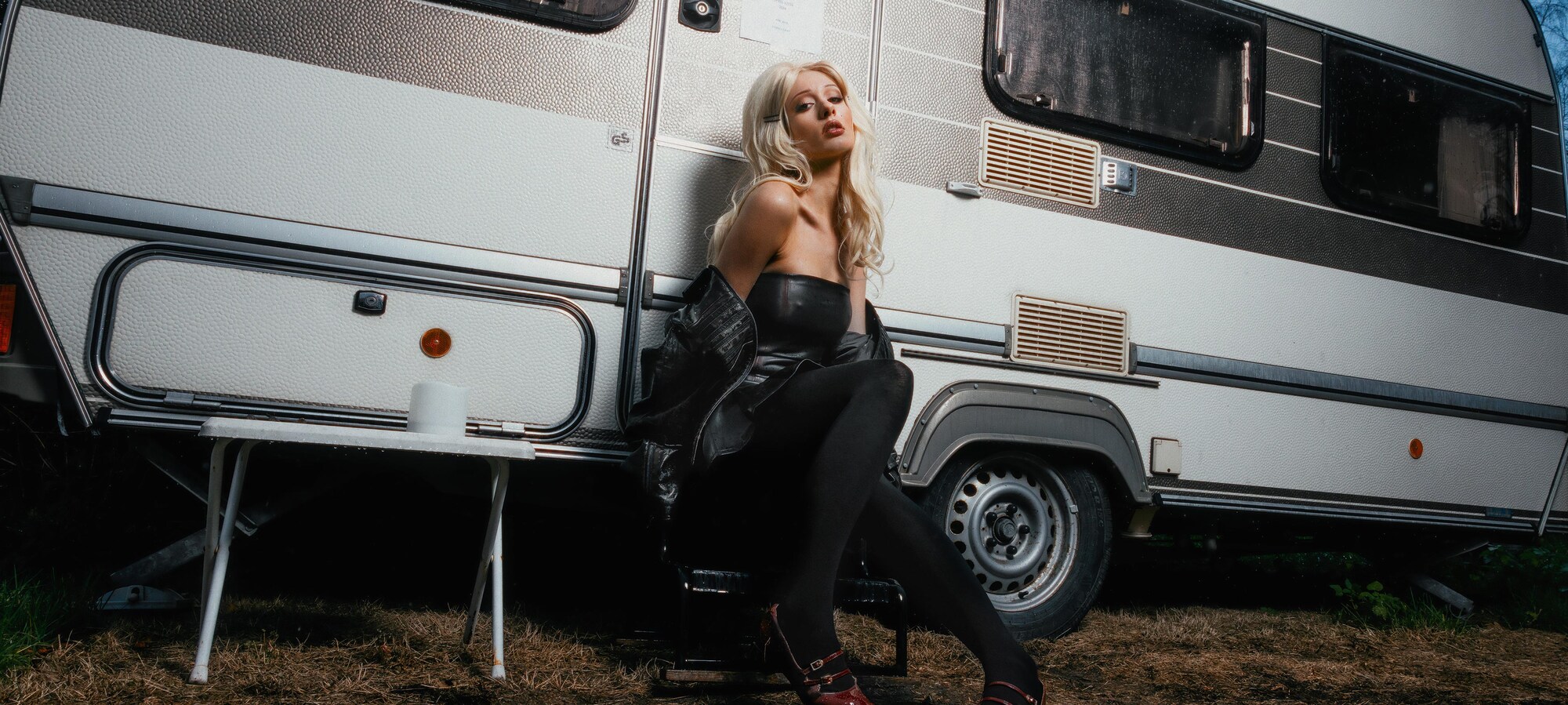 Priča o stargirl djevojci SHYX co-created by ABOUT YOU