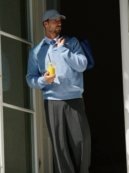 Kevin Trapp - Blue Pullover And Tie Look