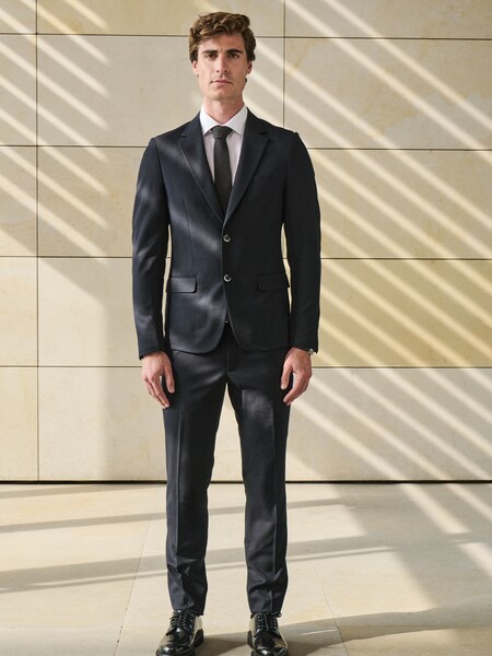 Raúl - Classy Slim Black Suit Look