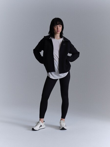 Paola - Sporty Look by Nike