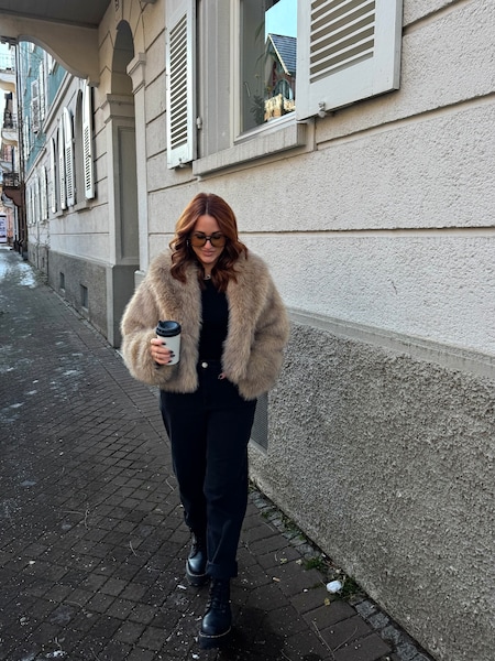 Carla S. - Fluffy Jacket Look