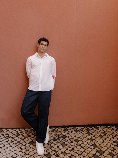 Antonio - Classic White Shirt Look