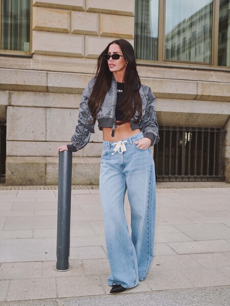 Bella - Cropped Bomber & Denim Look