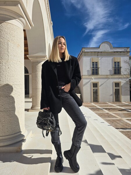 Antonija - All Black Look