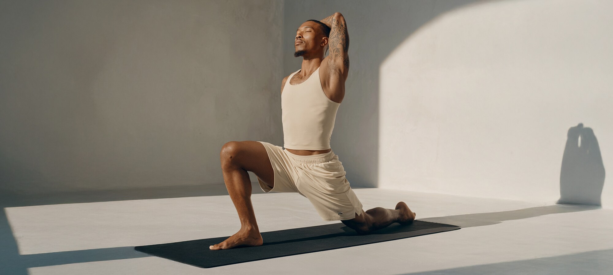 Jasni krojevi za koncentraciju Osnovni komadi za jogu za flow svakog muškarca