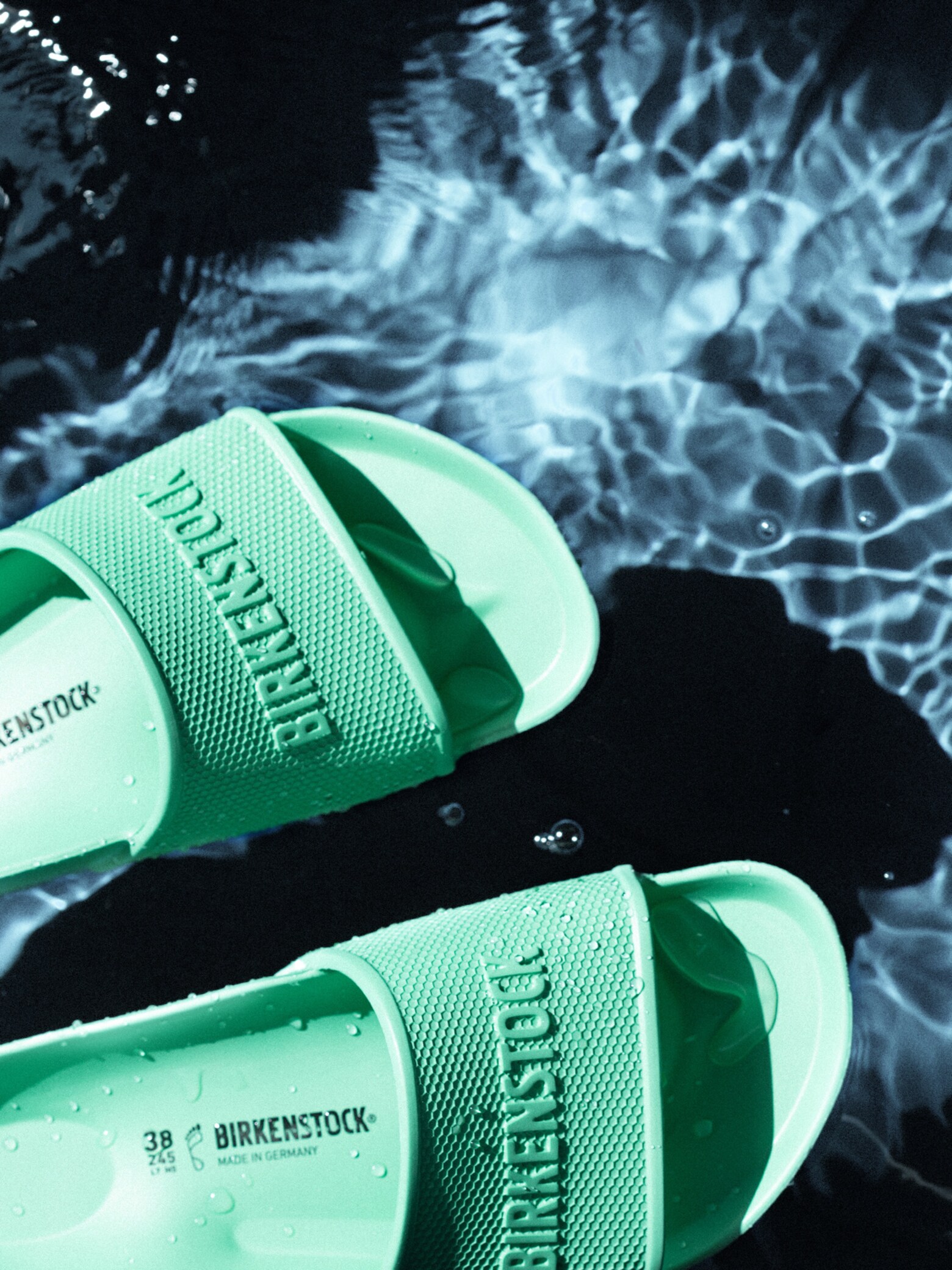 Najobľúbenejšie letné kúsky Espadrilky a šľapky