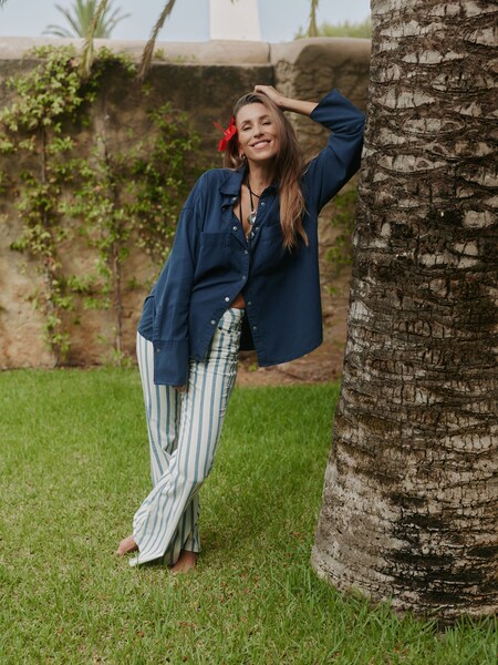 Kamila Šikl - Striped Pants With Blue Shirt Look