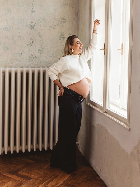 Tatiana Zidekova - Cropped Sweater Look