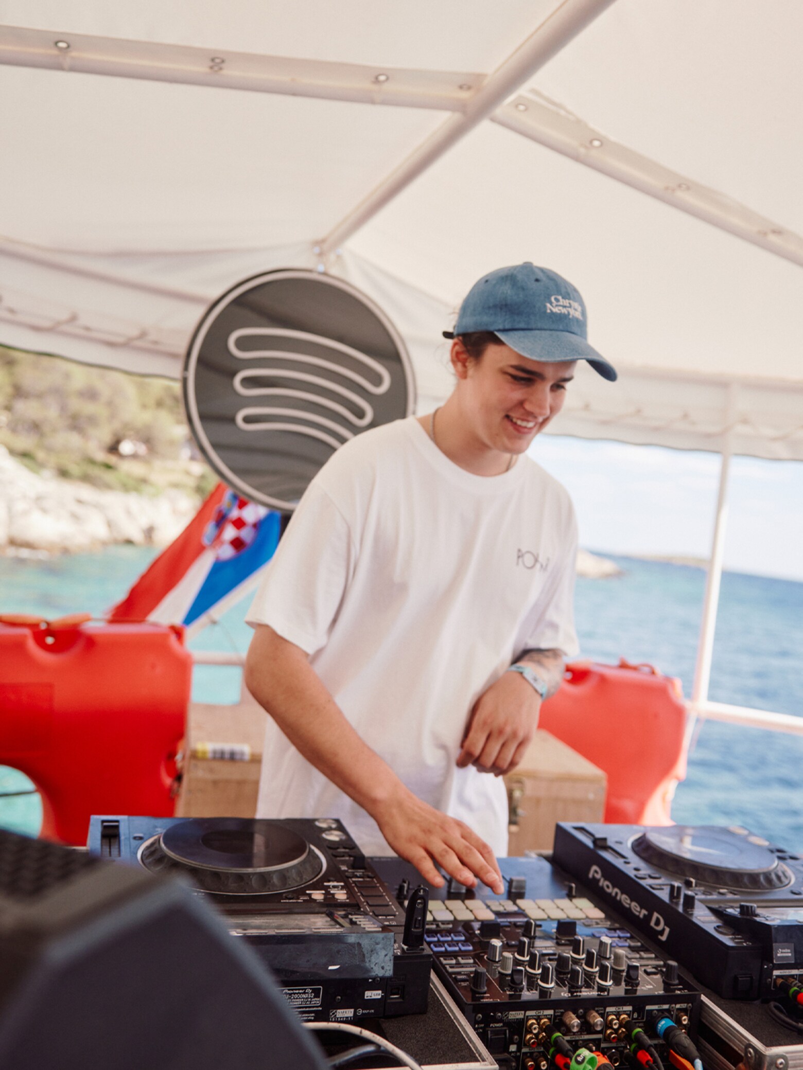 Sound of Summer Smiles Island x Spotify