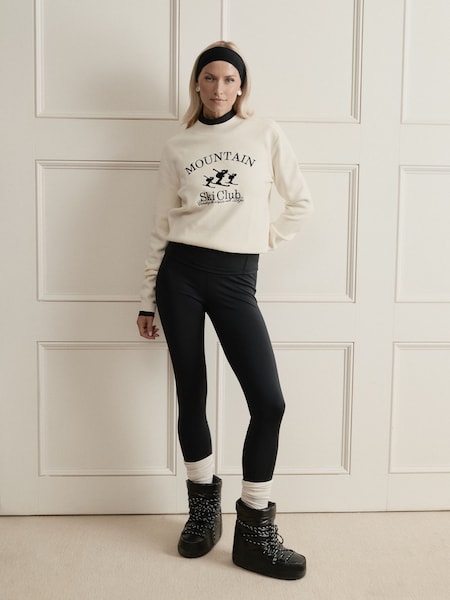 Lena Gercke - Aprés-ski Sweatshirt Look