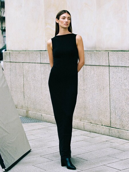 Lorena Rae - Sophisticated Black Slim Maxi Look by RÆRE