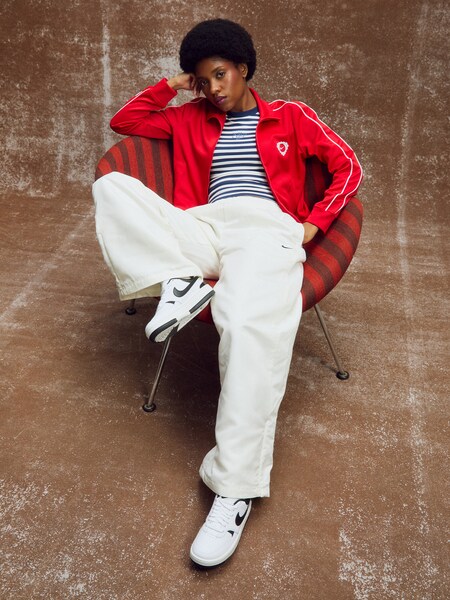 Nairobis - Red Jacket Look by Nike