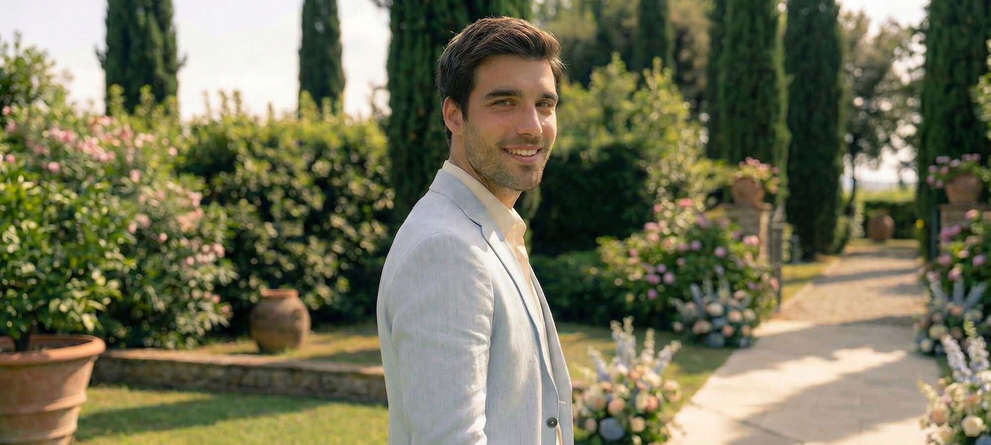 Pamiršk sunkią vilną. Dėvėk tai! Vasariški įvaizdžiai vestuvių svečiui