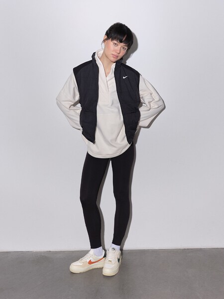 Paola - Sporty Vest Look by Nike