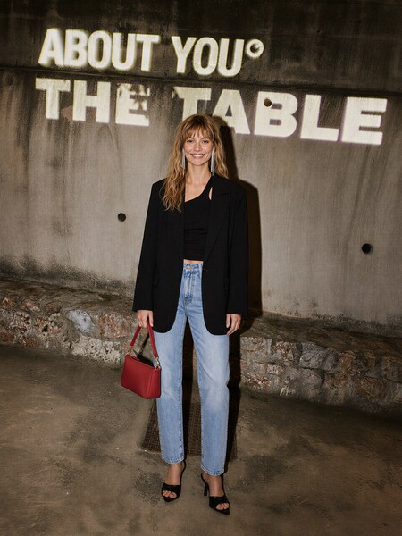 Anna - Blazer And Light Denim Look