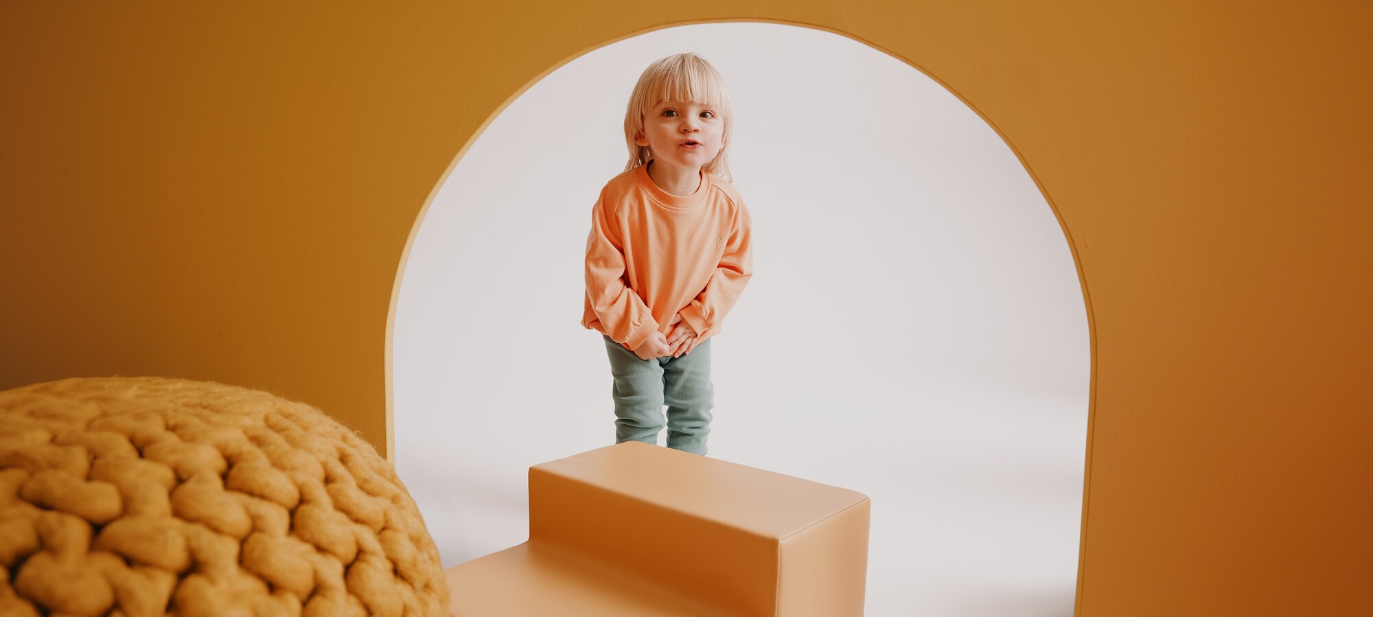 Pienille vipeltäjille ja iloisille kikatuksille Valmiina leikkiin!