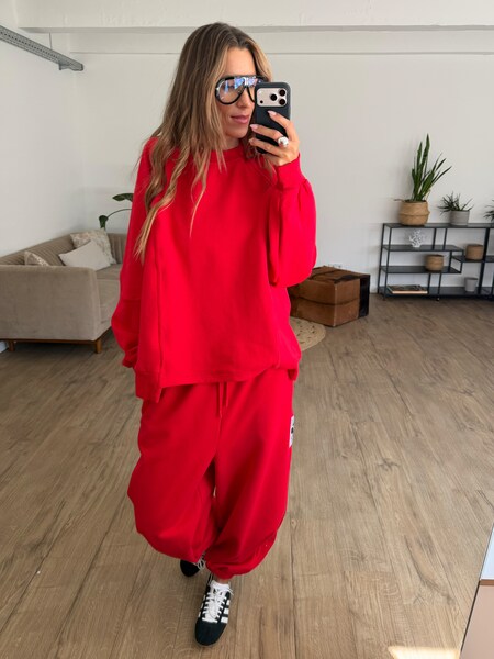 Kamila Šikl - Red Comfy Look