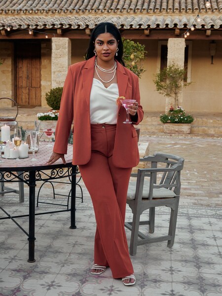 Alejandra - Chic Rusty Red Suit Look