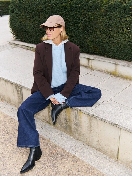 Alena Gerber - Blue Pullover Under Blazer Look