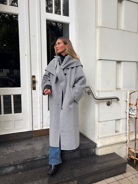 Nina - Grey Coat Look
