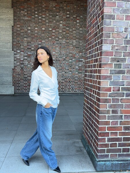 Charlotte - White Blouse And Jeans Look