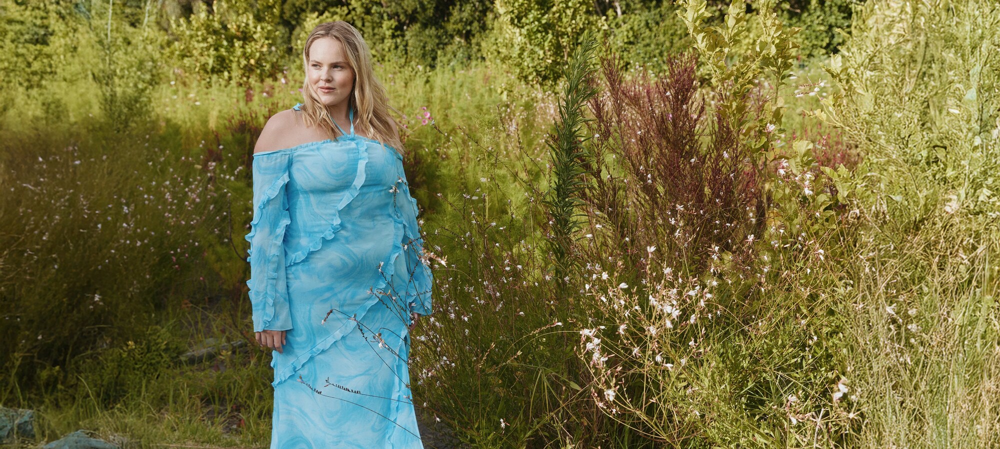 Mūsu atlasītā izlase Līgavas māsu tērpi un vairāk