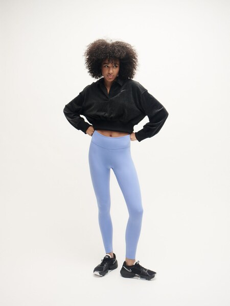 Elise - Cozy Look by Nike