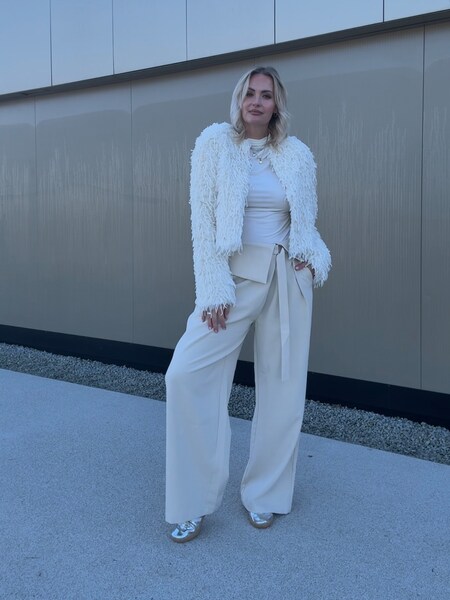 Tjaša - Cloud Dancer Look