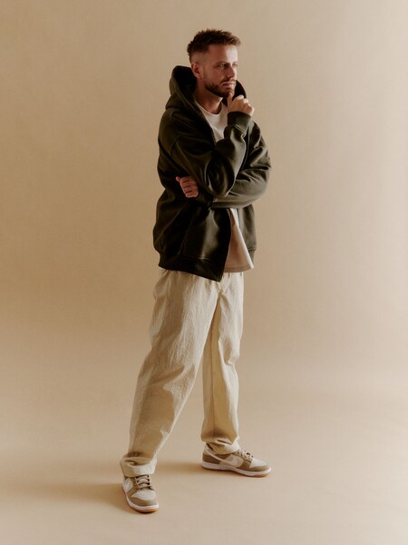 Julienco - Oversized Zip-Up Hoodie Look