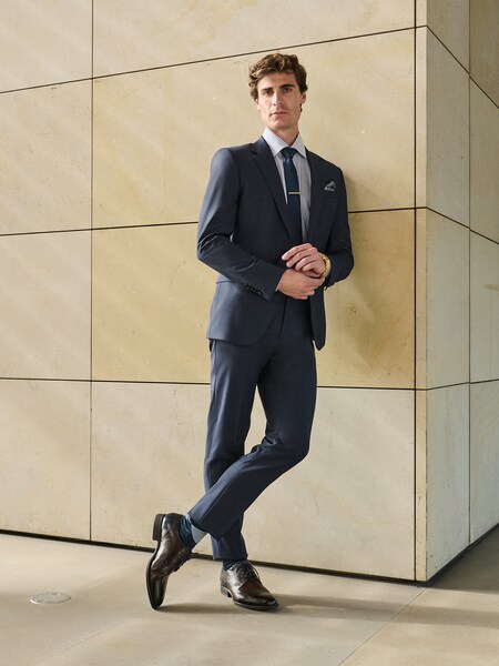 Raúl - Classic Dark Blue Suit Look