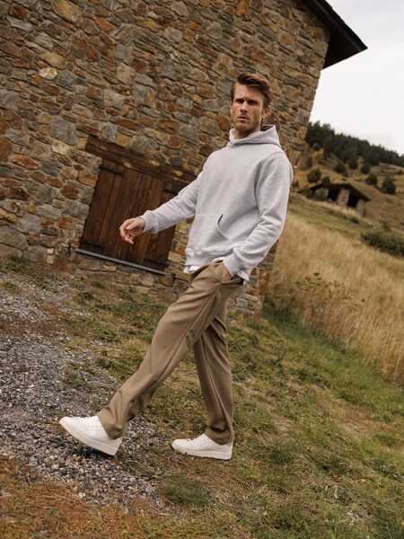 James - Earthy Layered Casual Look