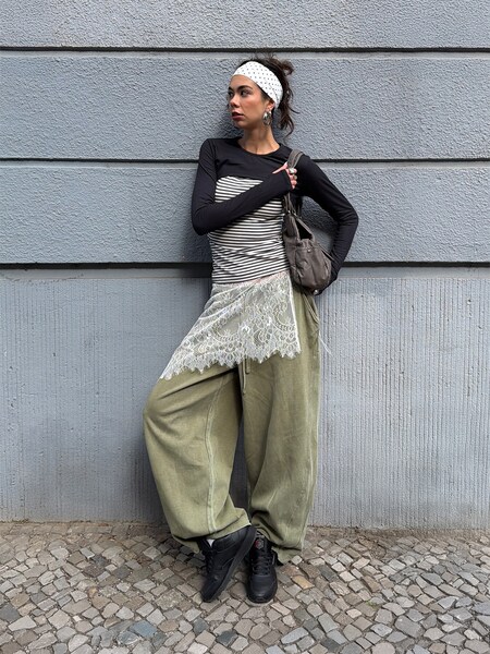 Bianca - Black Sneaker Look by Reebok