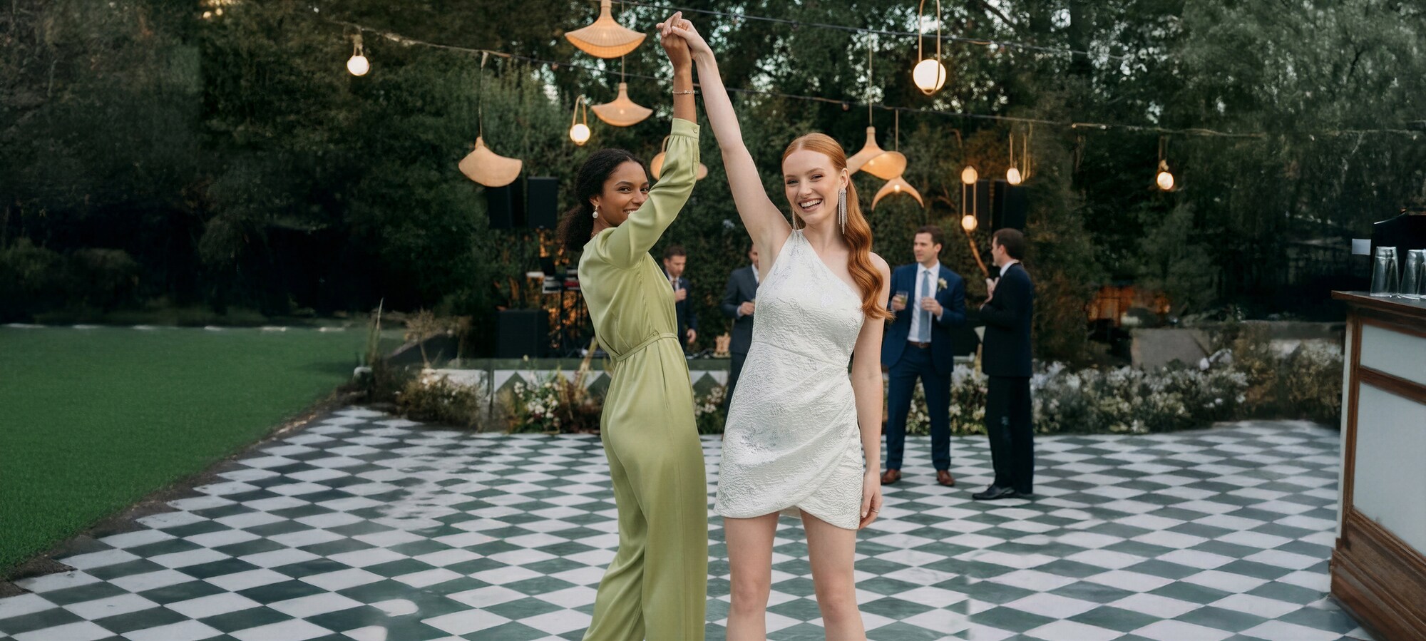 Viena diena, du kvapą gniaužiantys įvaizdžiai Nuo altoriaus iki šokių aikštelės