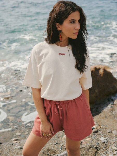 Chryssanthi - Summer Linen Shorts Look