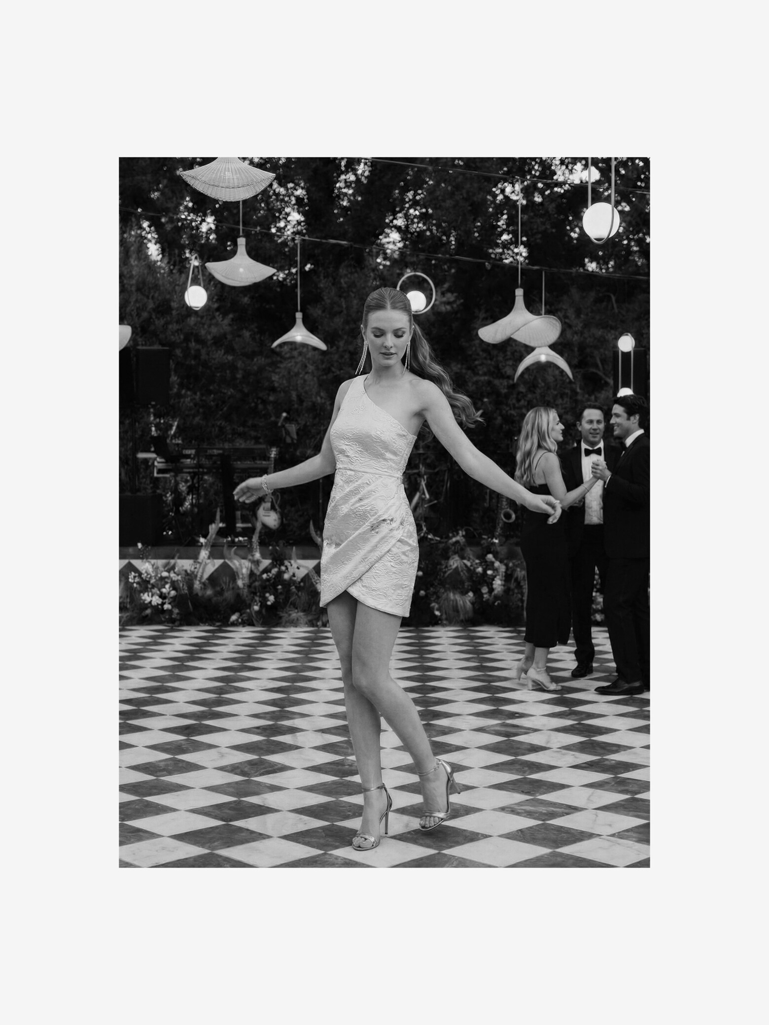 Viena diena, du kvapą gniaužiantys įvaizdžiai Nuo altoriaus iki šokių aikštelės