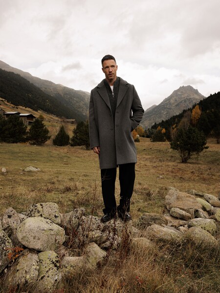 Daniel Fuchs - Minimalist Overcoat Look