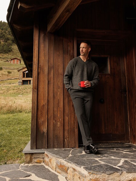 Daniel Fuchs - Cozy Earthy Sweater Look