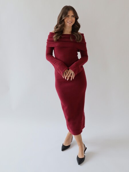 Henriette - Elegant Red Dress Look