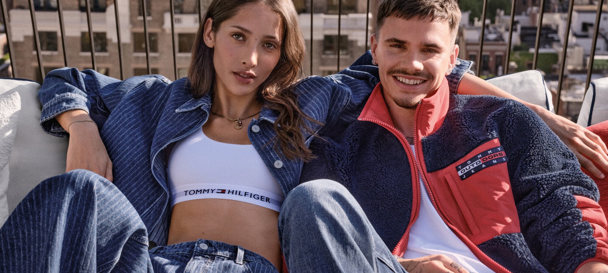 Cu Romeo Beckham Întotdeauna în denim