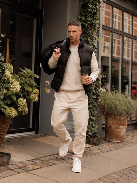 Daniel Fuchs - Black Vest Look