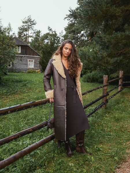 Laiqah - Leather Winter Coat Look