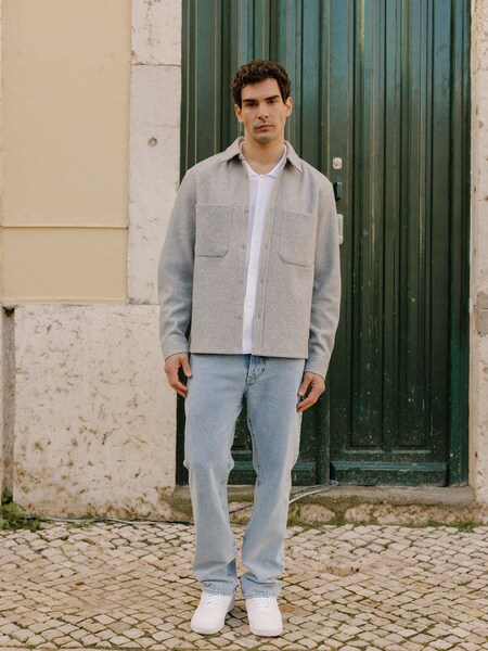 Antonio - Grey Shirt Look