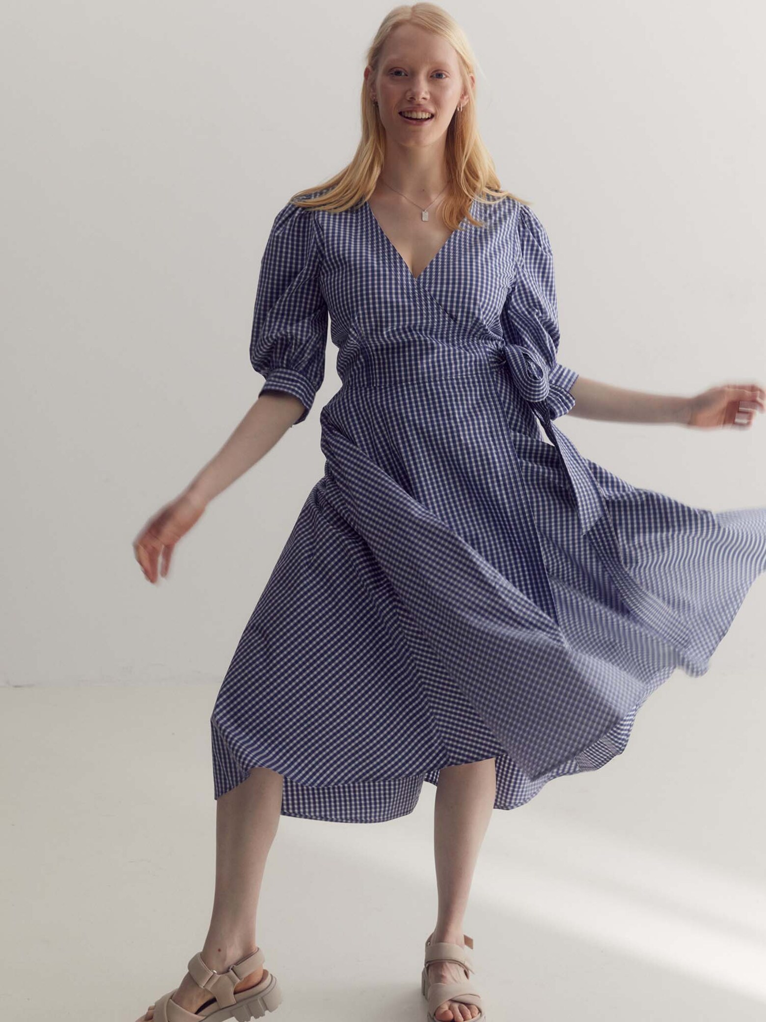 Bodytype Tall & Curved: Längen-Guide Midi-Kleider