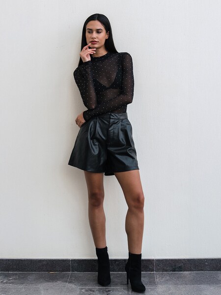 Lavinia A - Black Leather Shorts Look