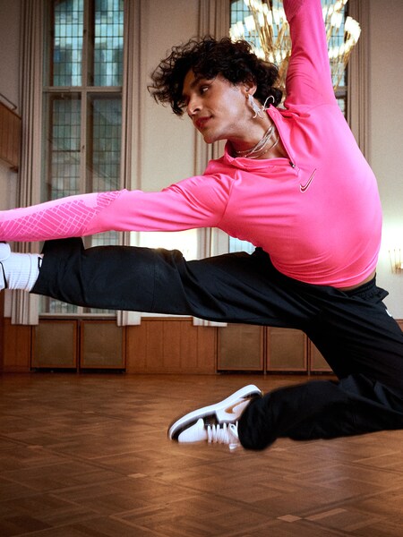 Ricardo - Pink Look by Nike