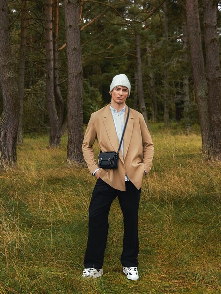 Christopher - Casual Blazer And Bag Look