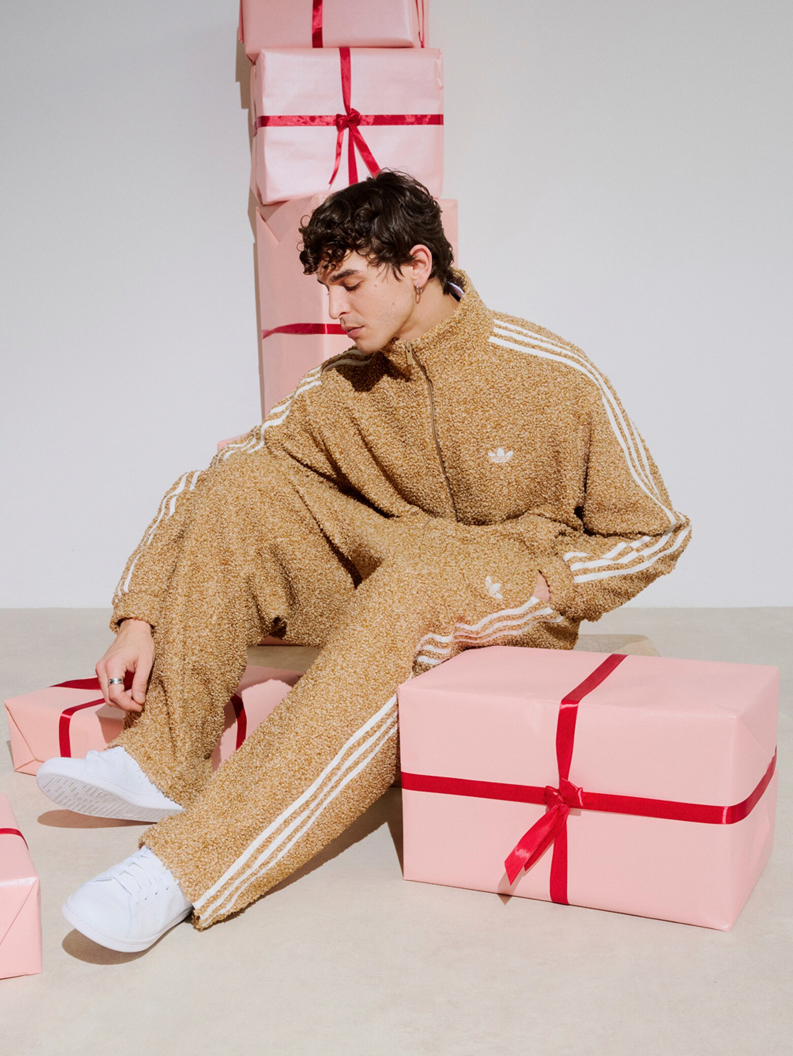 Šventinė kolekcija adidas Originals